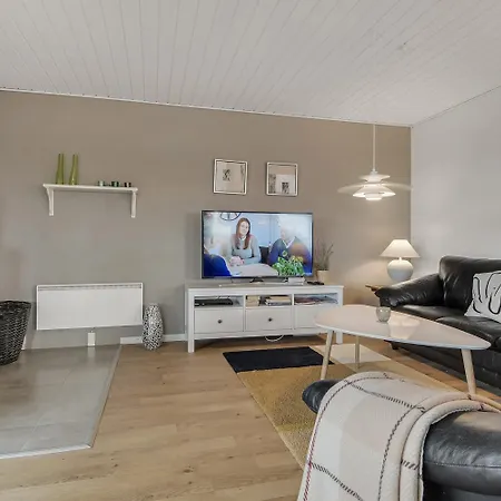 Laekkert Hus Taet Pa Havet Sj314 بيت للعطل