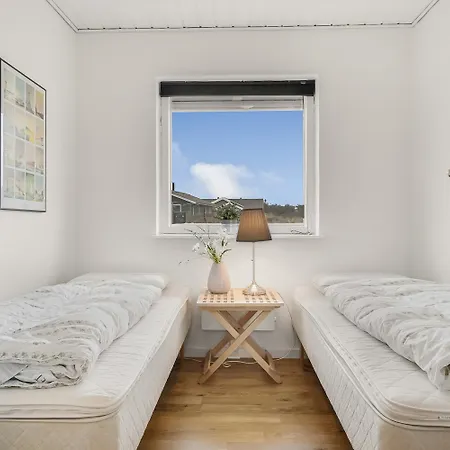 Laekkert Hus Taet Pa Havet Sj314 هاربور
