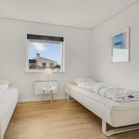 Laekkert Hus Taet Pa Havet Sj314 هاربور