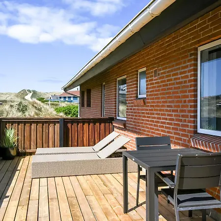 Laekkert Hus Taet Pa Havet Sj314
