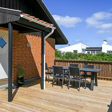 Laekkert Hus Taet Pa Havet Sj314 هاربور