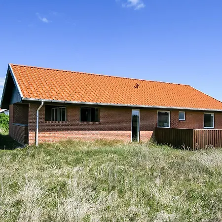 Laekkert Hus Taet Pa Havet Sj314